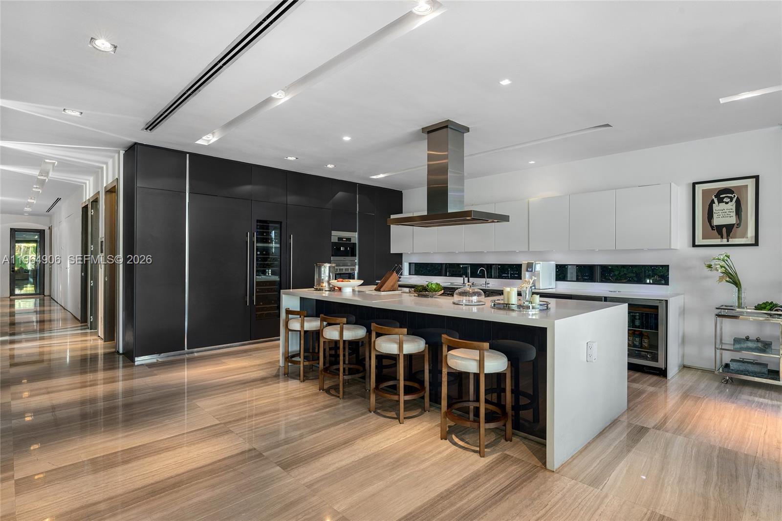 528 Lakeview Ct Miami Beach, FL 33140