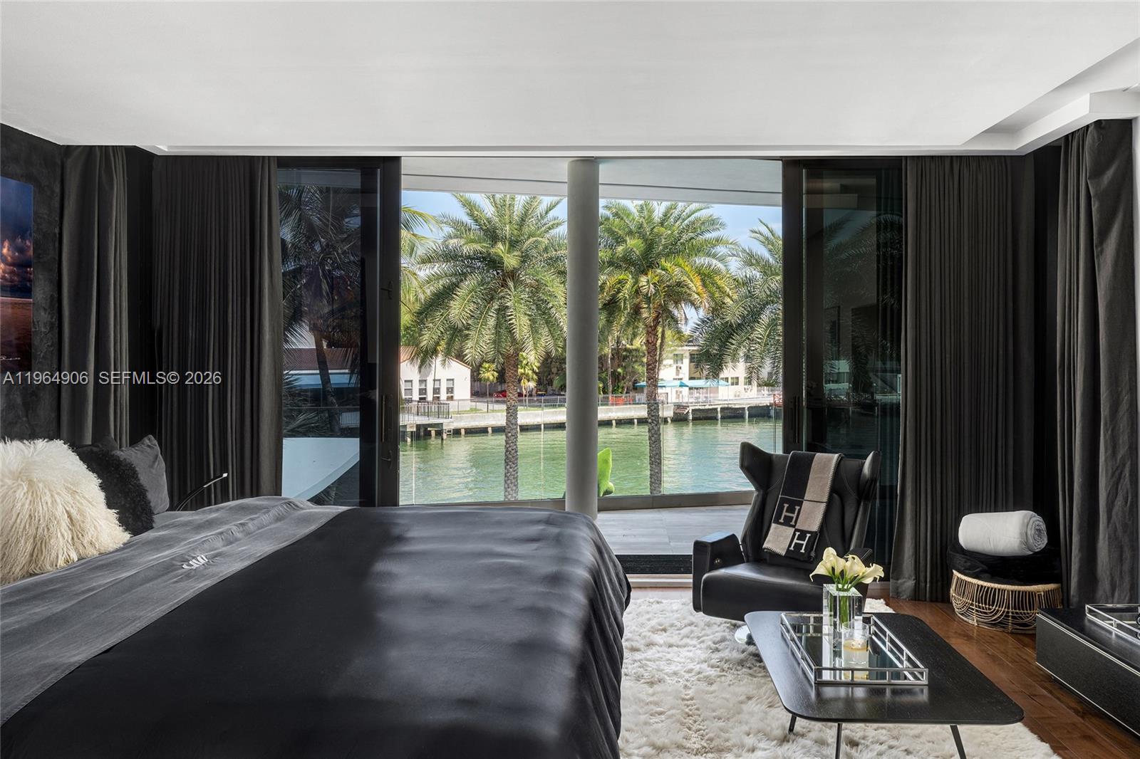 528 Lakeview Ct Miami Beach, FL 33140