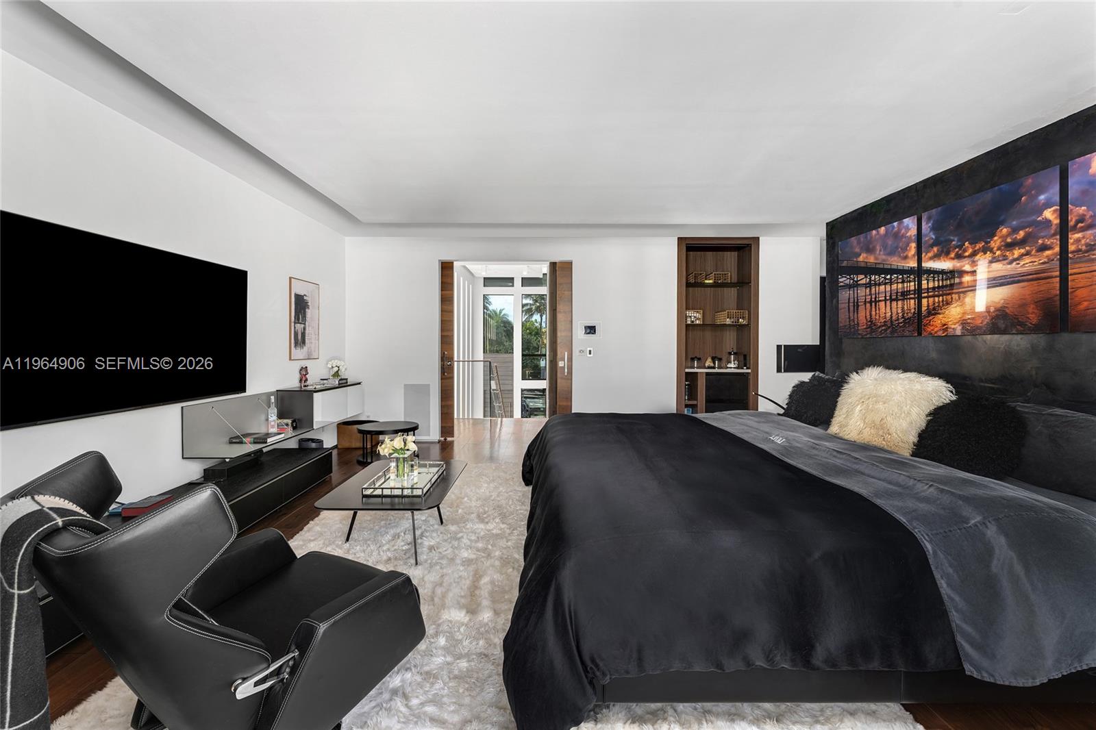 528 Lakeview Ct Miami Beach, FL 33140