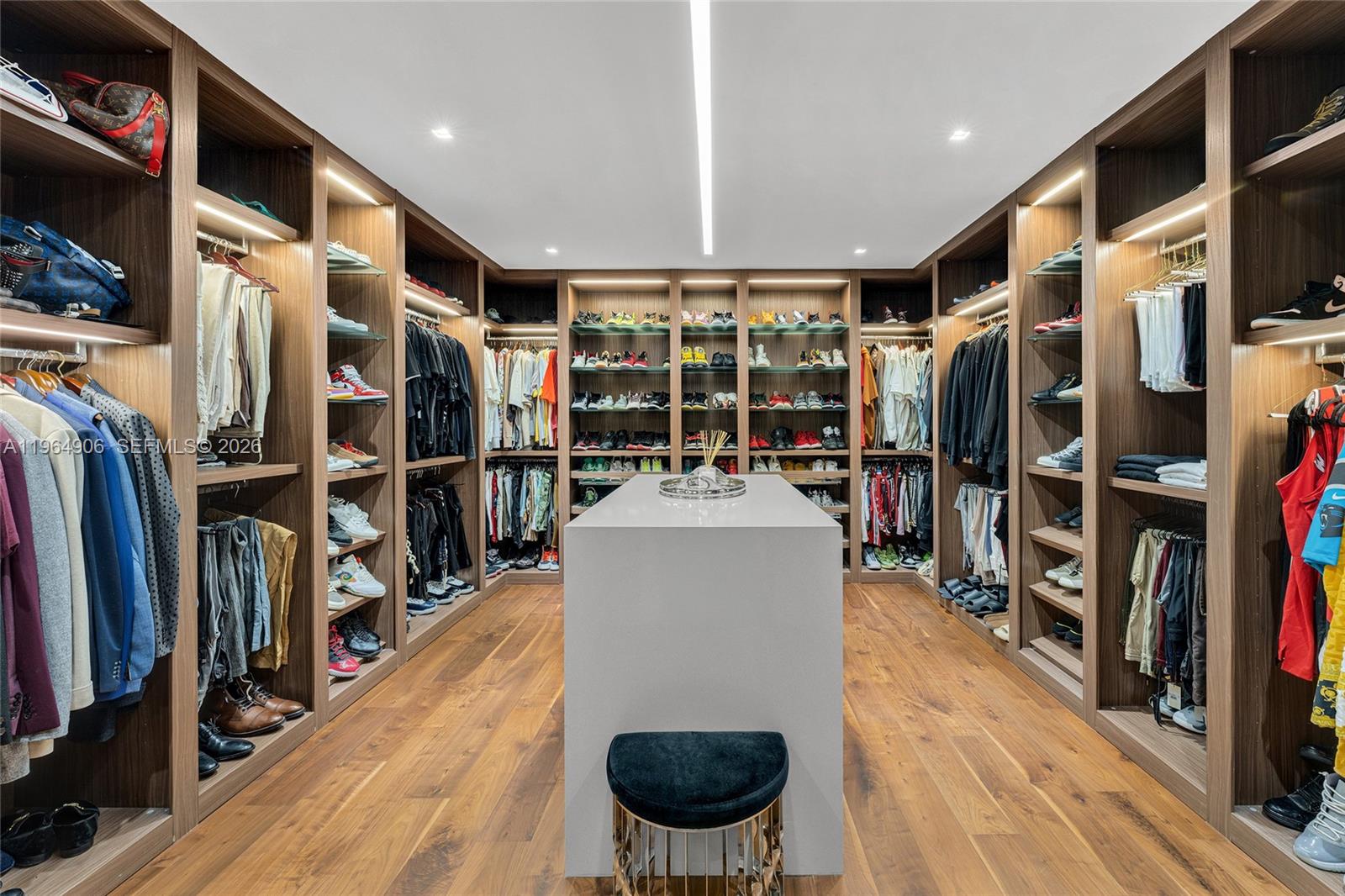 528 Lakeview Ct Miami Beach, FL 33140