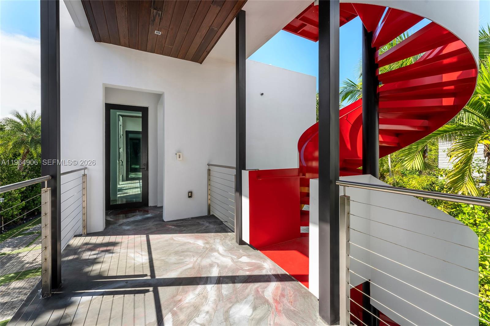 528 Lakeview Ct Miami Beach, FL 33140