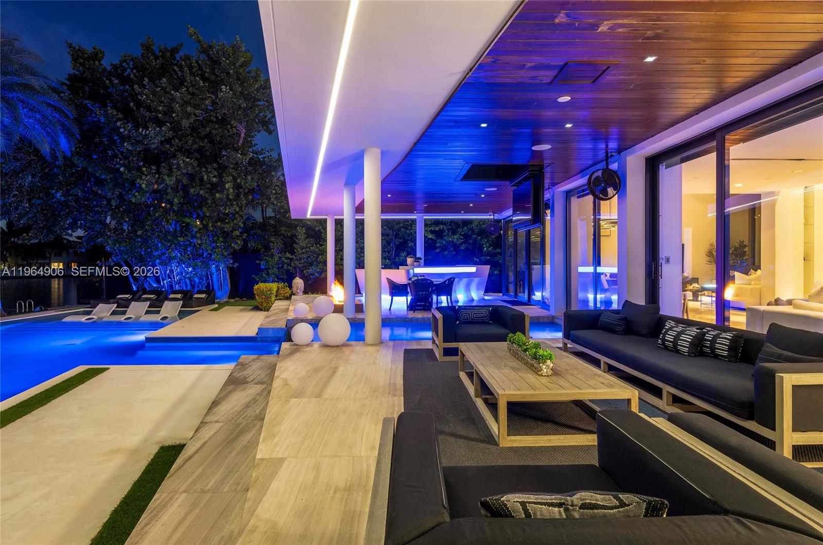 528 Lakeview Ct Miami Beach, FL 33140