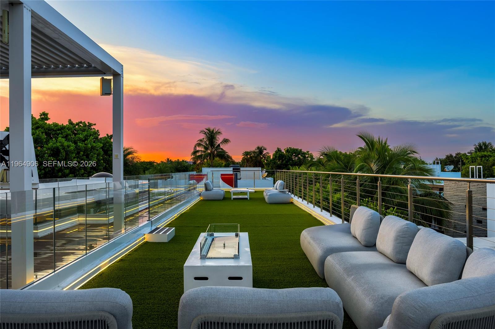 528 Lakeview Ct Miami Beach, FL 33140