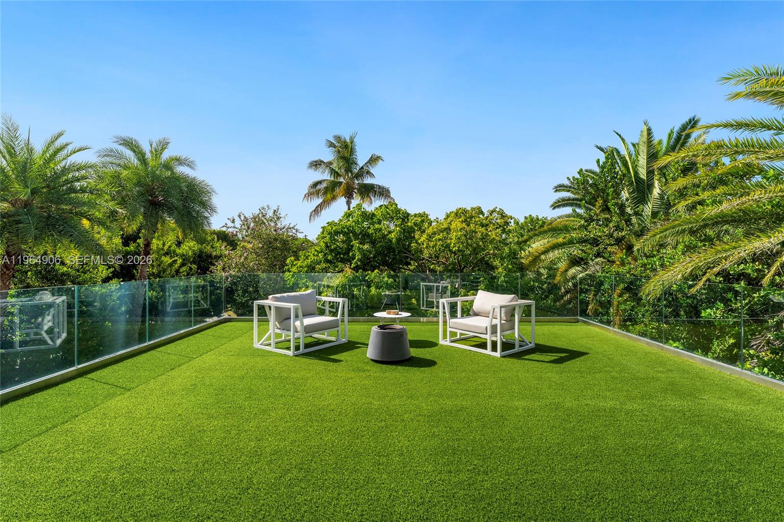 528 Lakeview Ct Miami Beach, FL 33140