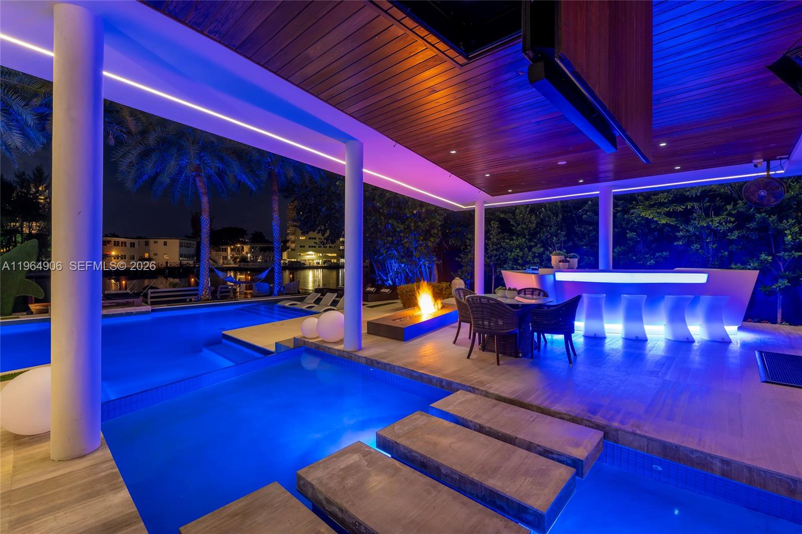 528 Lakeview Ct Miami Beach, FL 33140