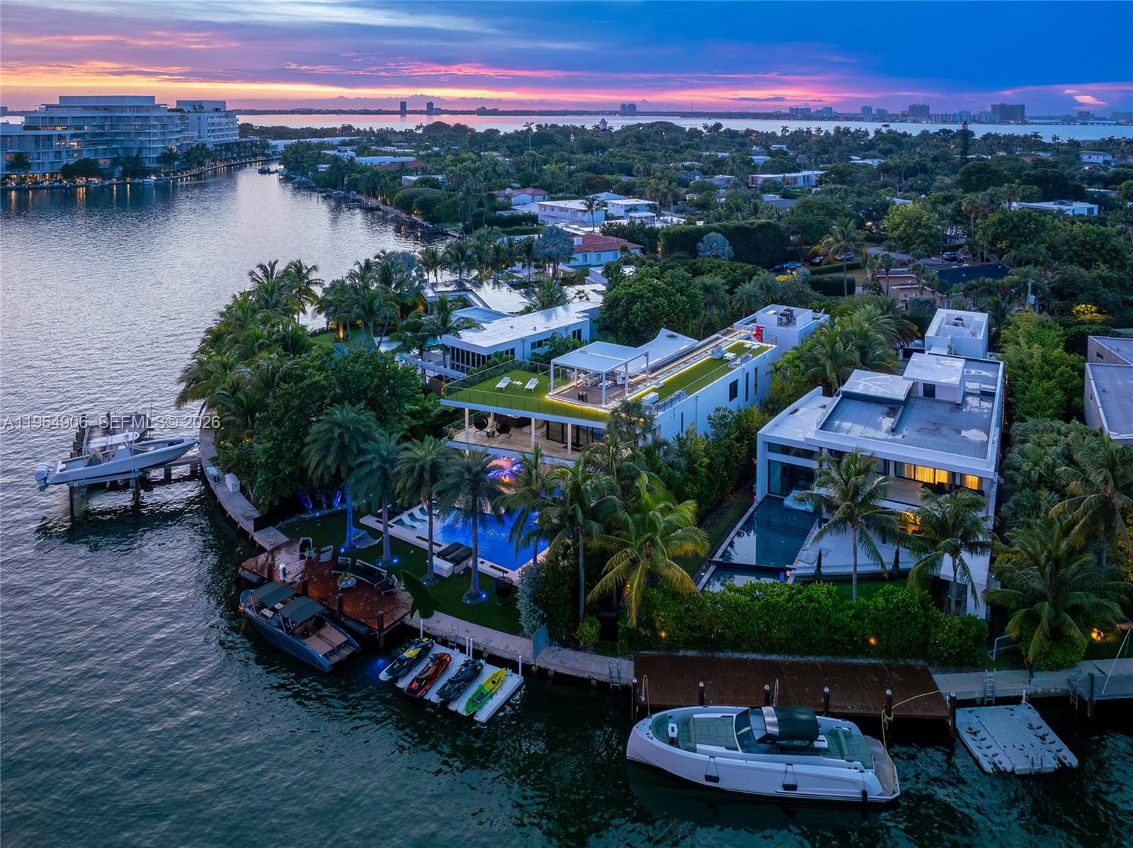 528 Lakeview Ct Miami Beach, FL 33140