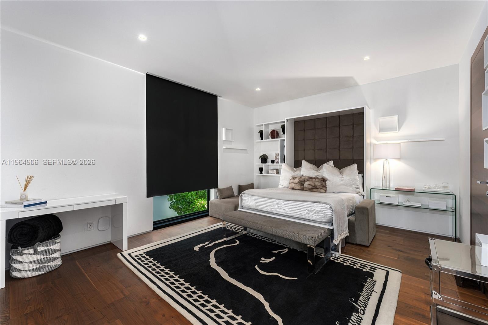 528 Lakeview Ct Miami Beach, FL 33140