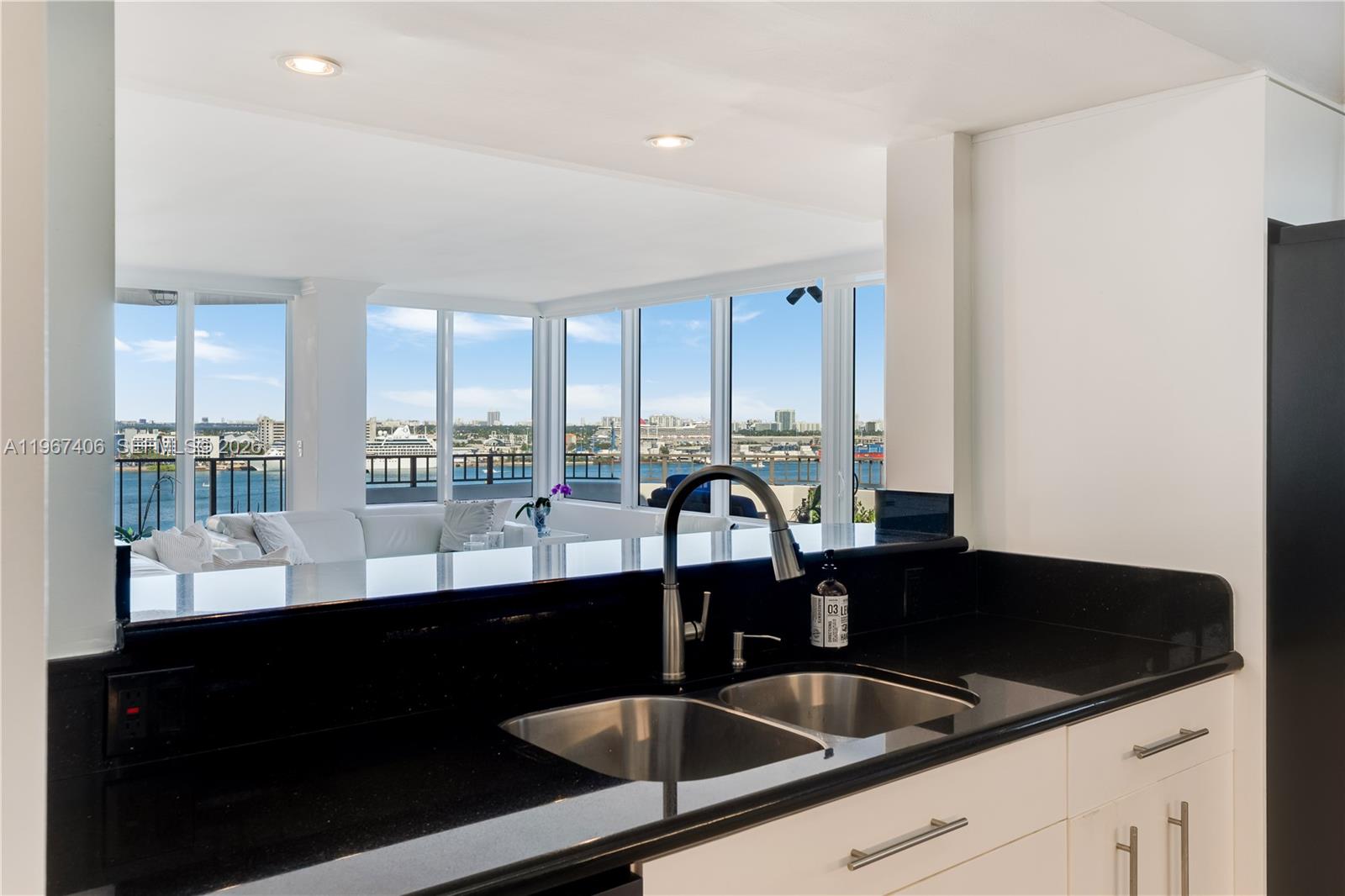 520 Brickell Key Dr #A1506 Miami, FL 33131