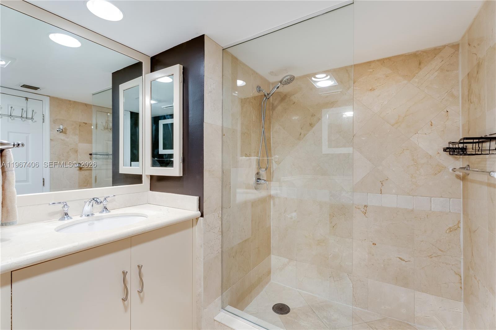 520 Brickell Key Dr #A1506 Miami, FL 33131