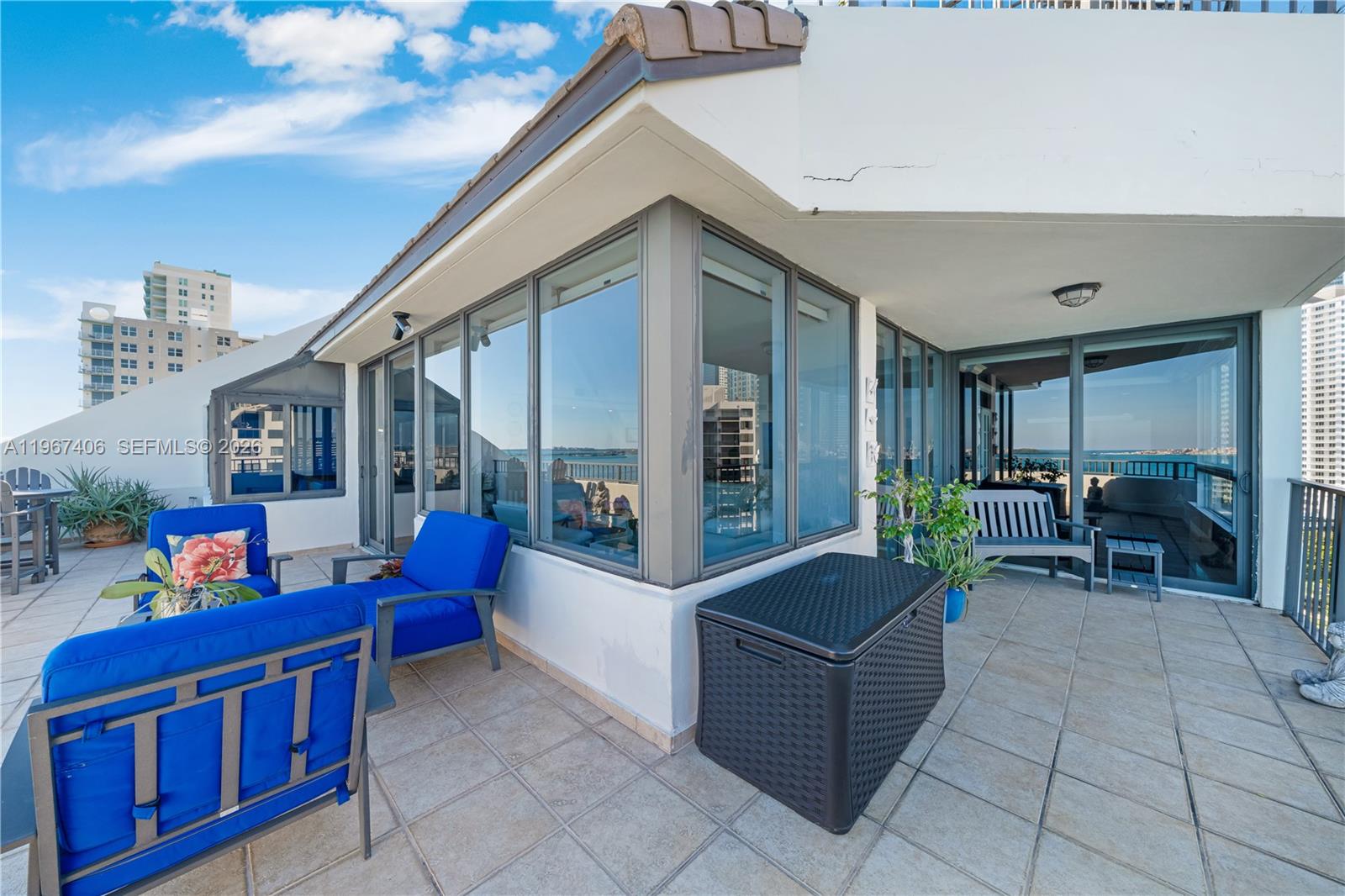 520 Brickell Key Dr #A1506 Miami, FL 33131