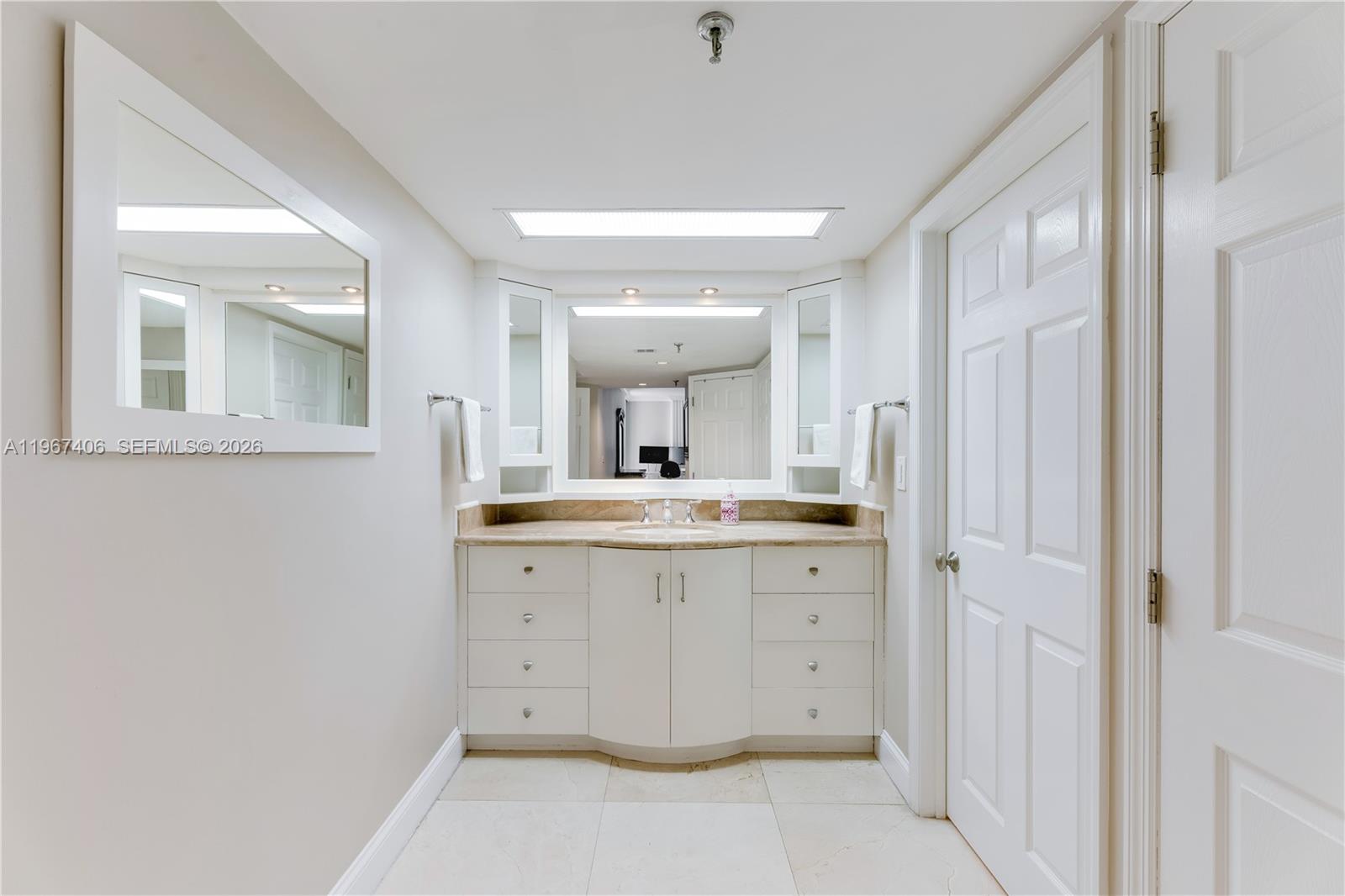 520 Brickell Key Dr #A1506 Miami, FL 33131