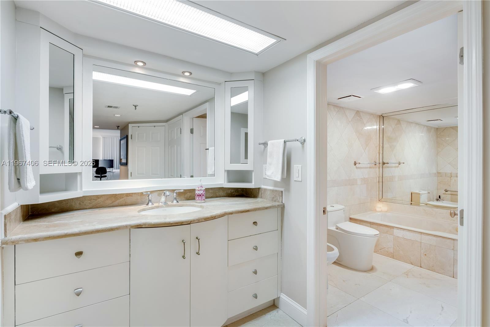 520 Brickell Key Dr #A1506 Miami, FL 33131