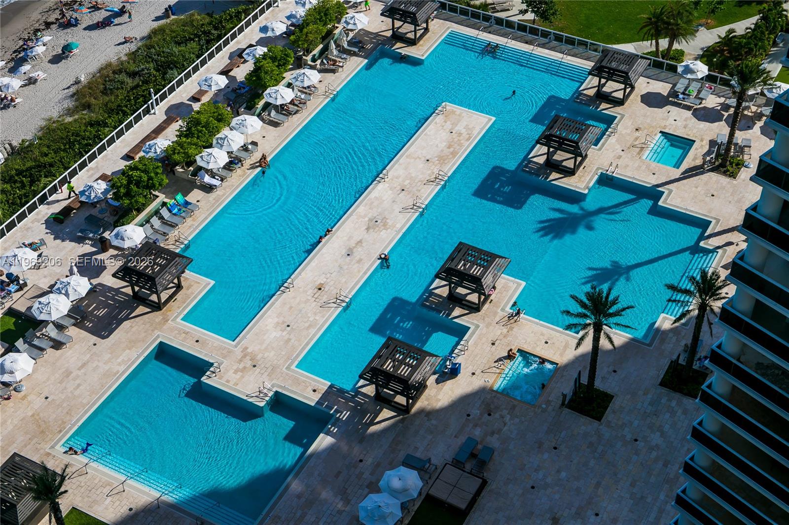 image Beach Club 211