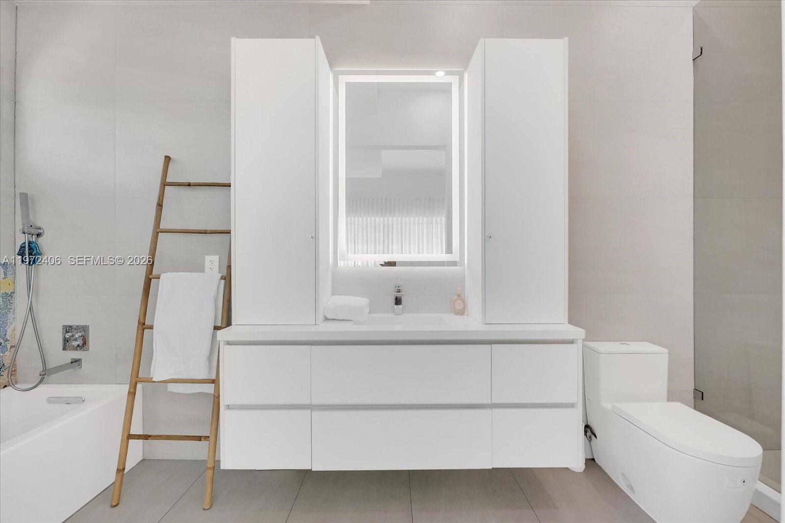 11 Century Ln Miami Beach, FL 33139