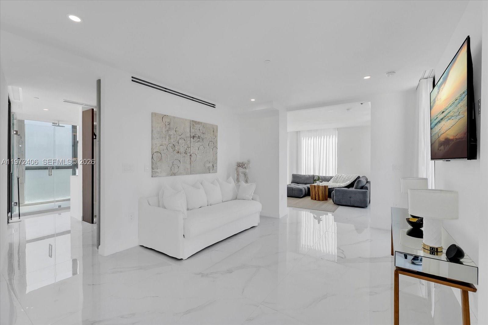 11 Century Ln Miami Beach, FL 33139