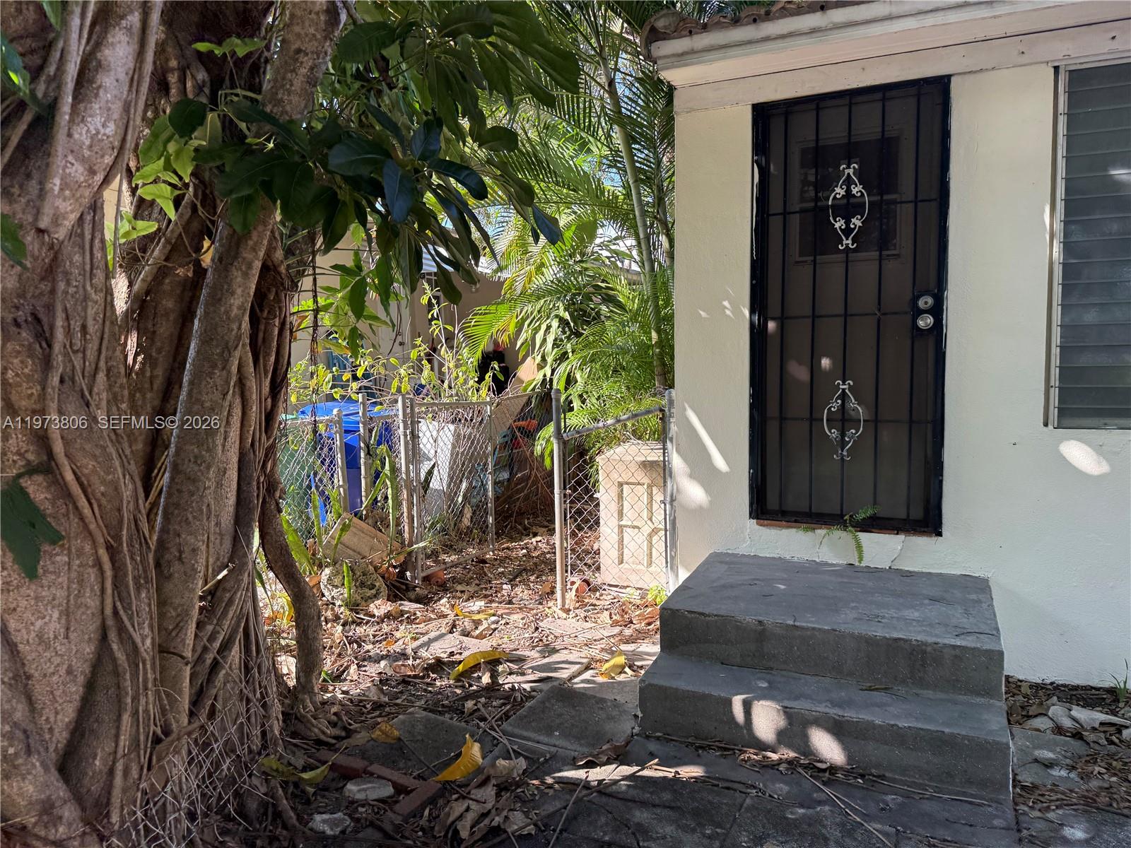 2750 SW 26th St Miami, FL 33133