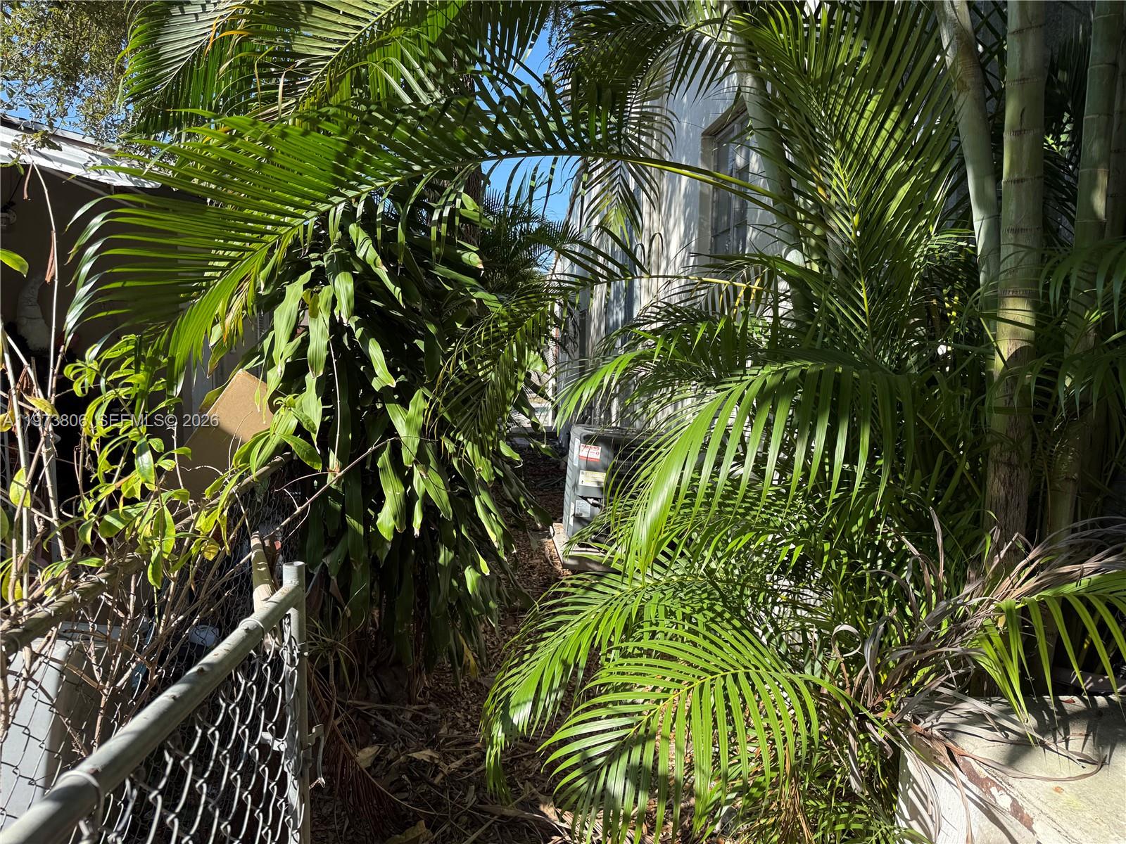 2750 SW 26th St Miami, FL 33133