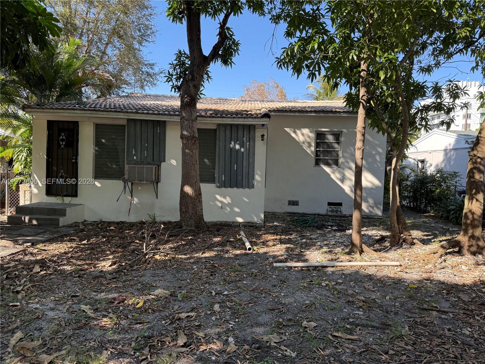 2750 SW 26th St Miami, FL 33133