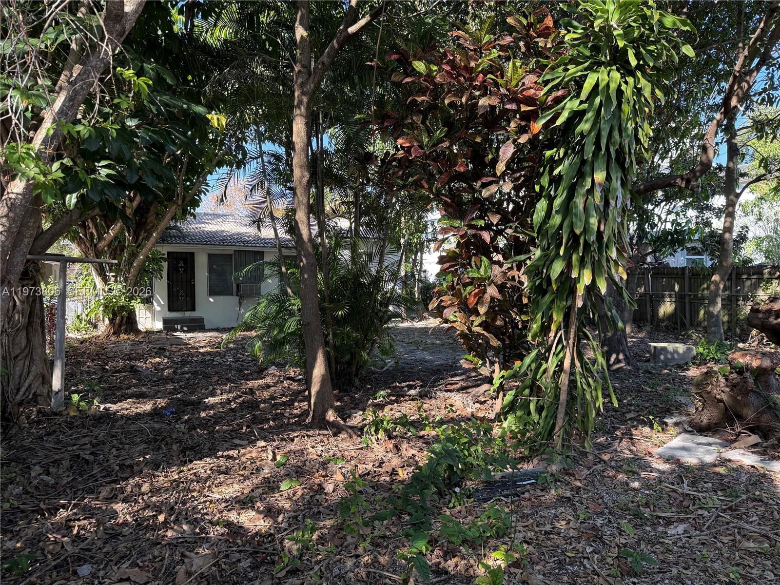 2750 SW 26th St Miami, FL 33133