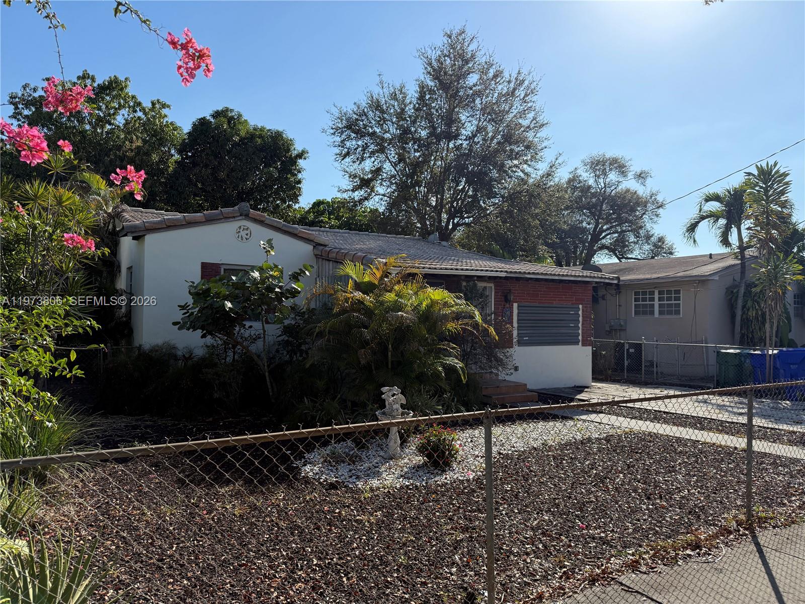 2750 SW 26th St Miami, FL 33133