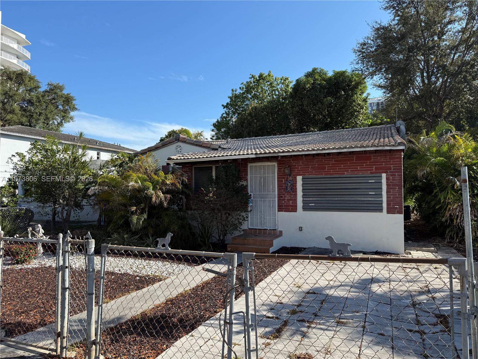 2750 SW 26th St Miami, FL 33133