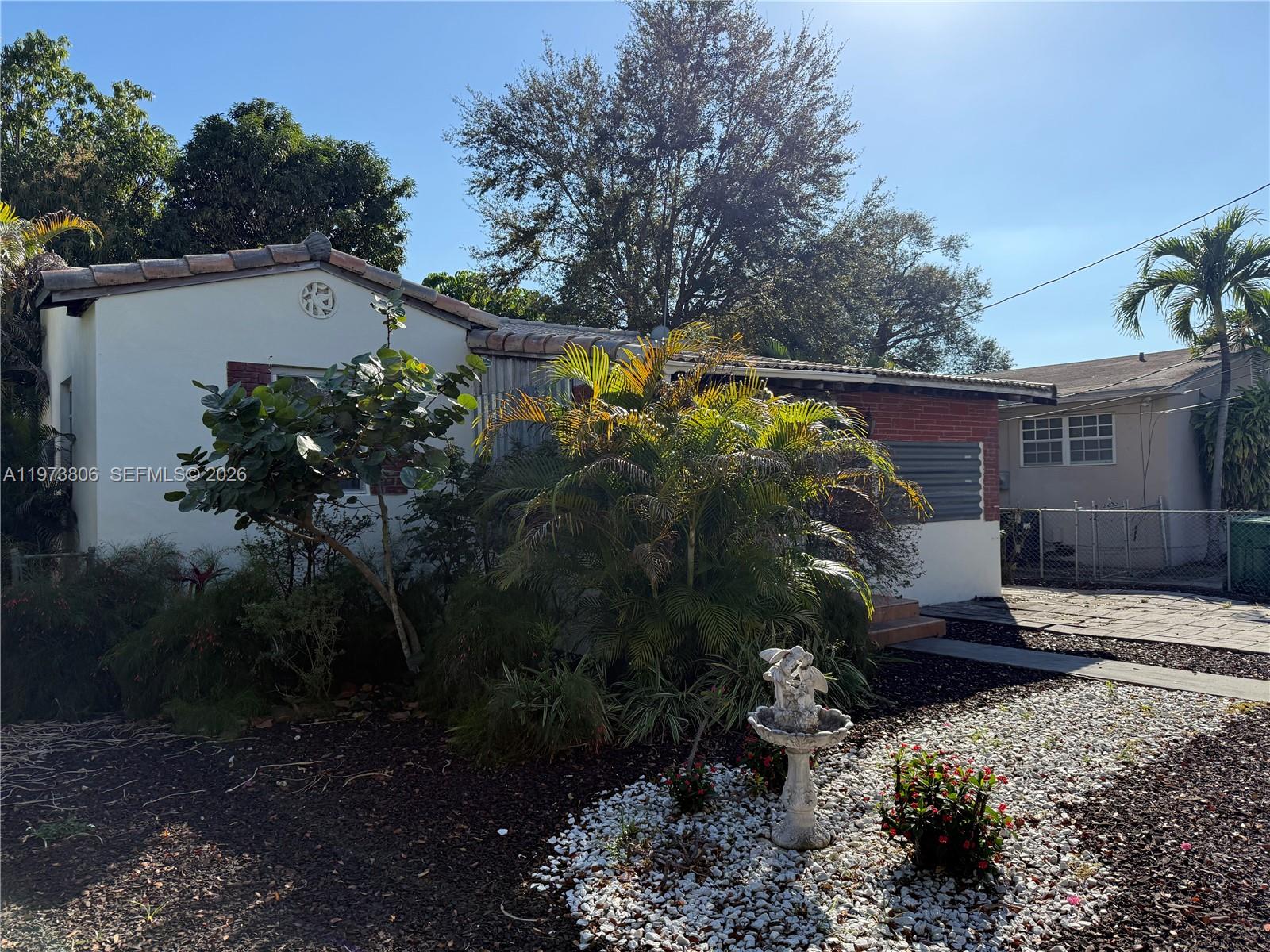 2750 SW 26th St Miami, FL 33133