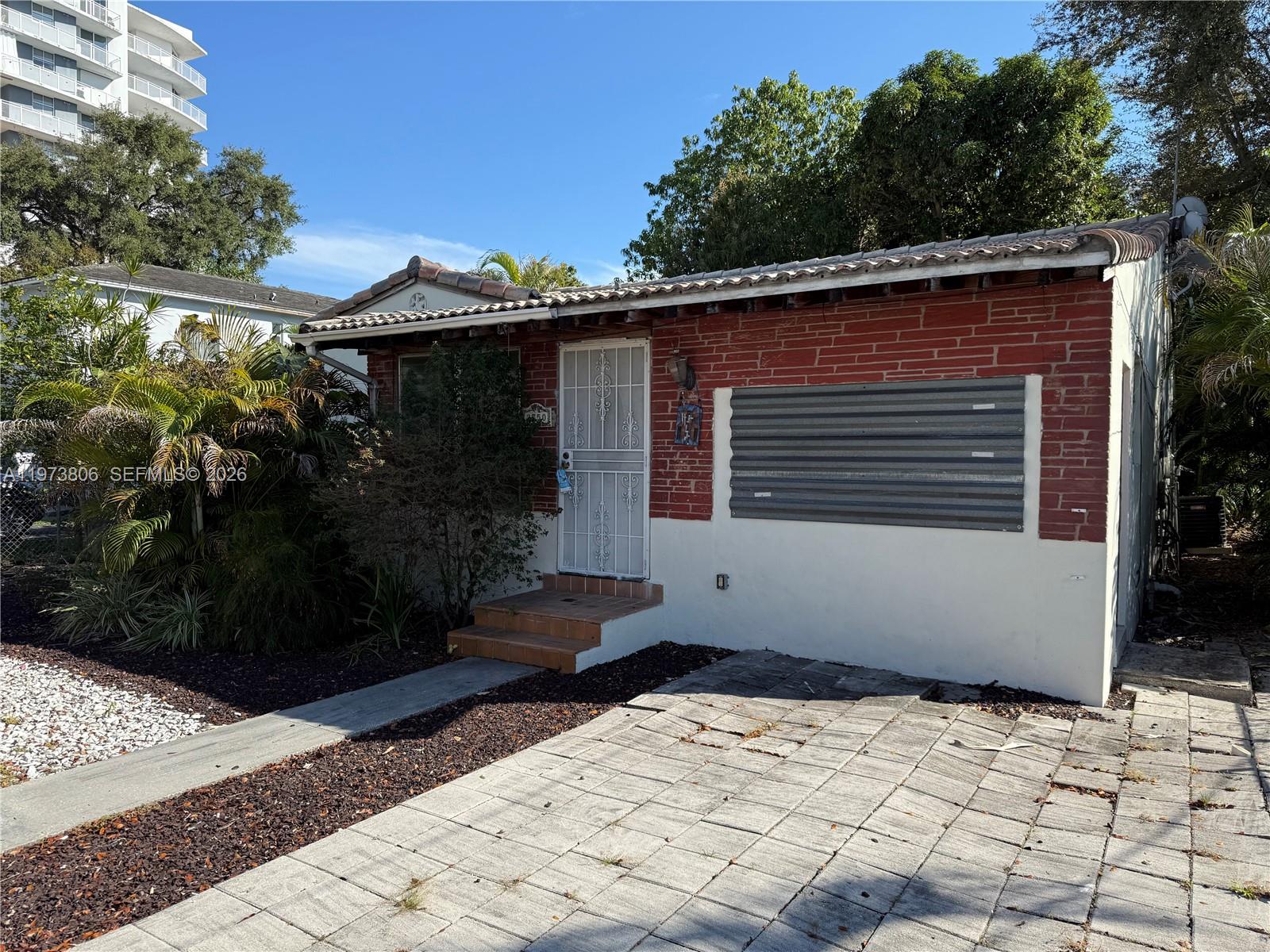 2750 SW 26th St Miami, FL 33133