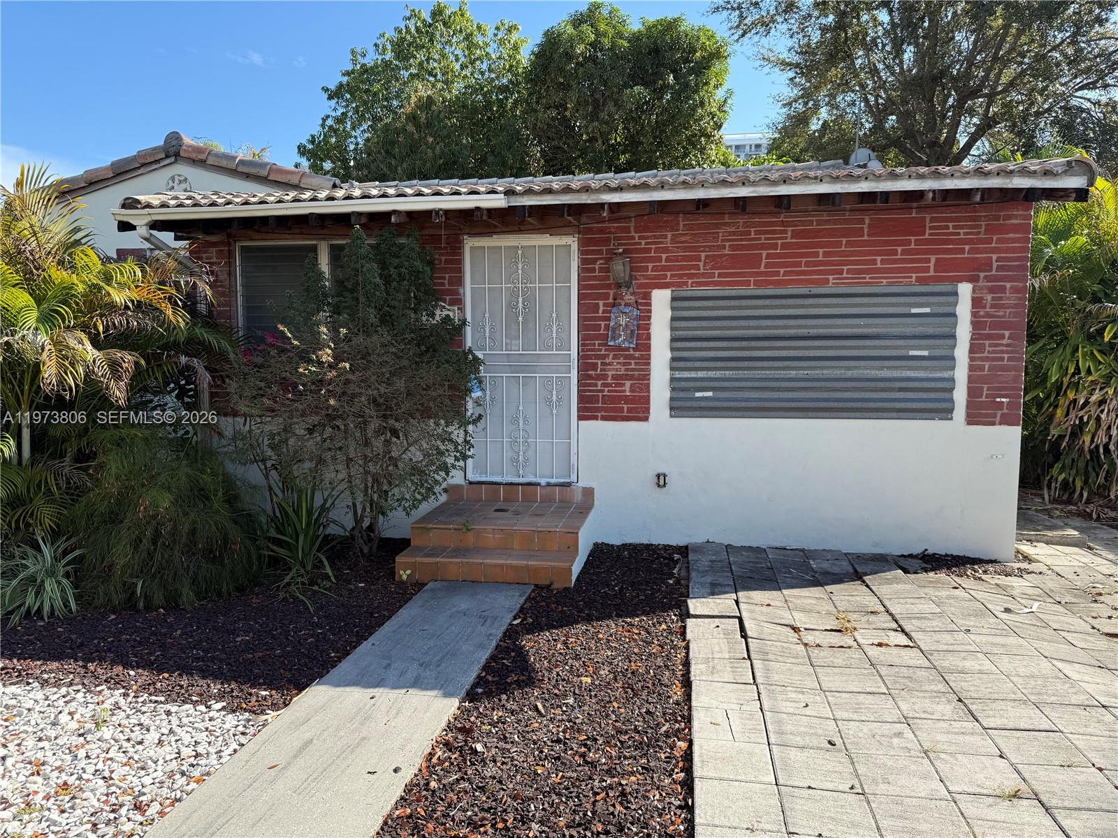 2750 SW 26th St Miami, FL 33133