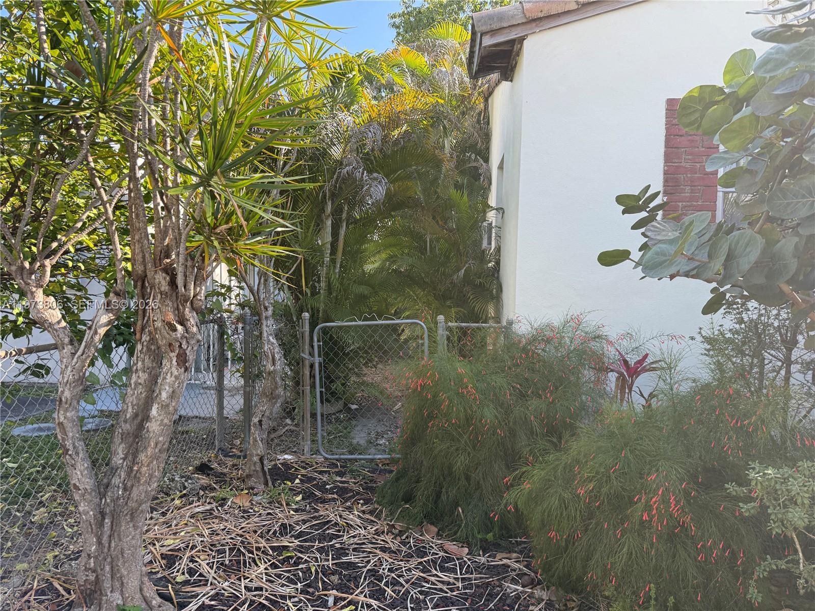 2750 SW 26th St Miami, FL 33133