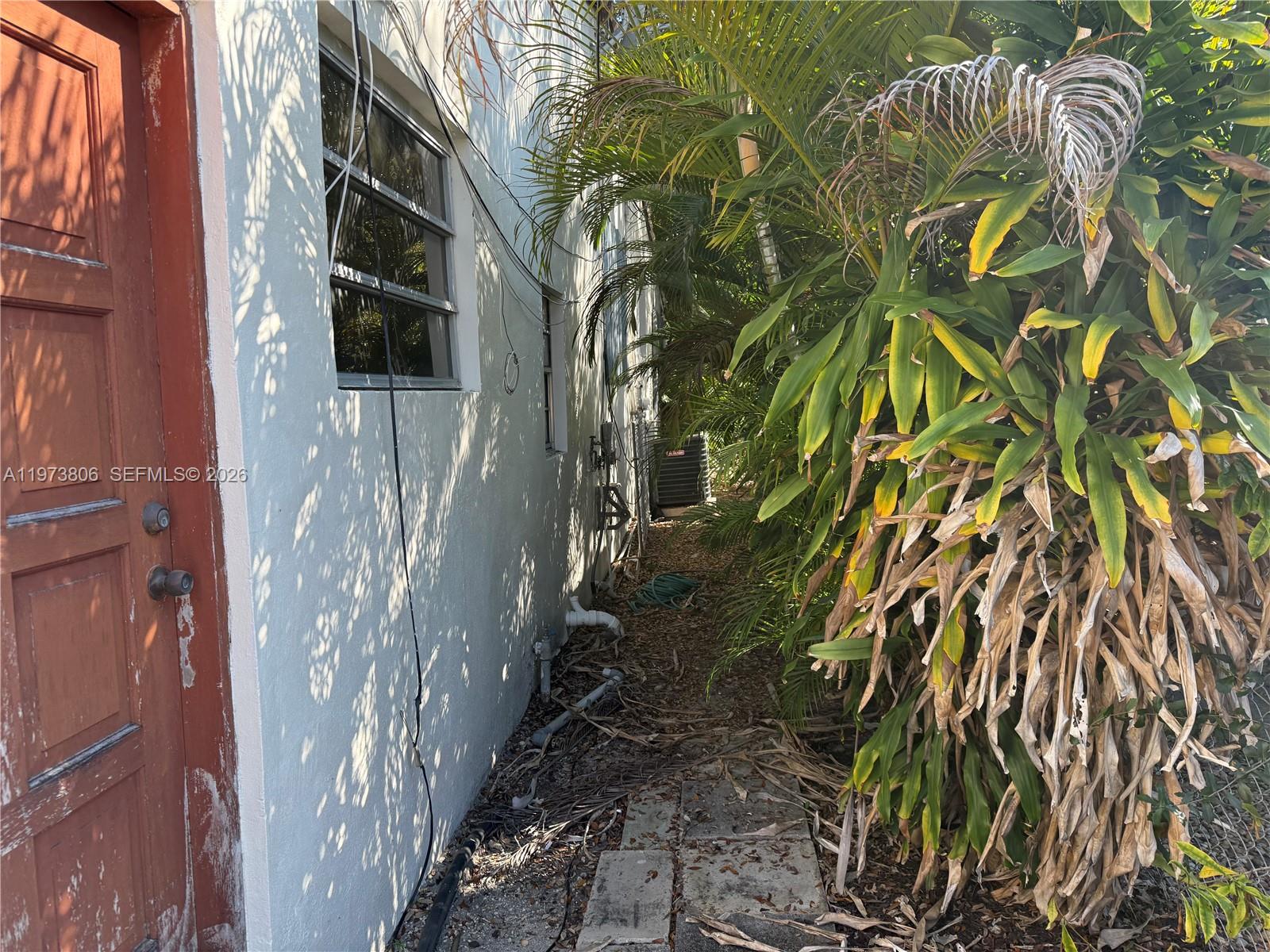 2750 SW 26th St Miami, FL 33133