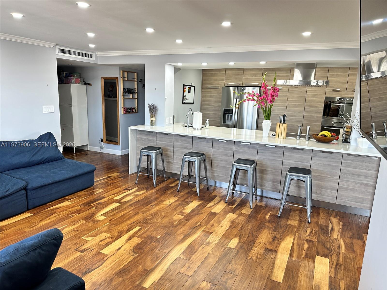 401 Golden Isles Dr #1013