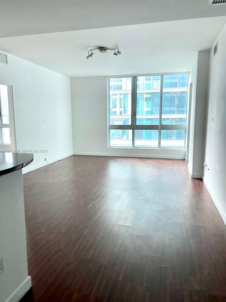 300 S Biscayne Blvd #T-1404 Miami, FL 33131