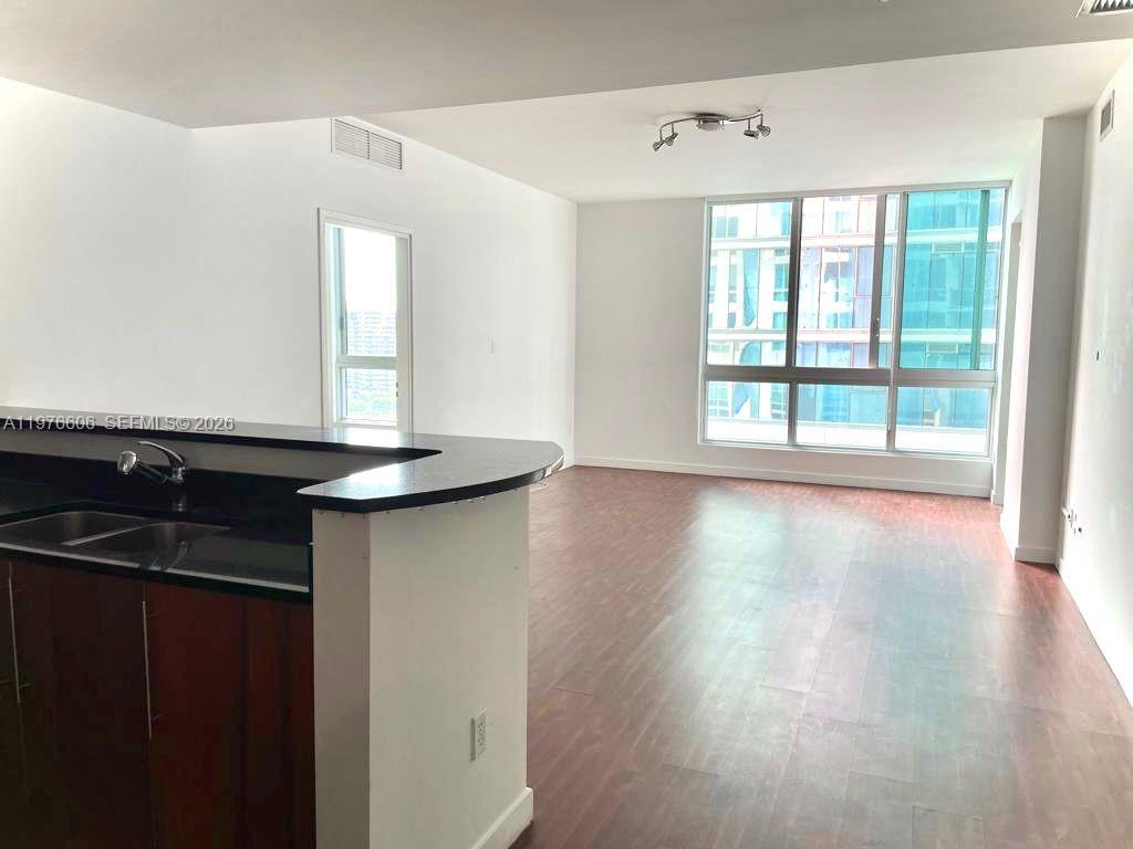 300 S Biscayne Blvd #T-1404 Miami, FL 33131