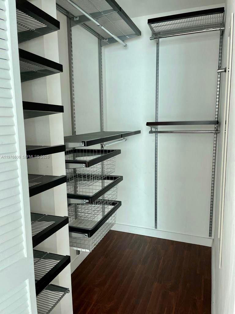 300 S Biscayne Blvd #T-1404 Miami, FL 33131