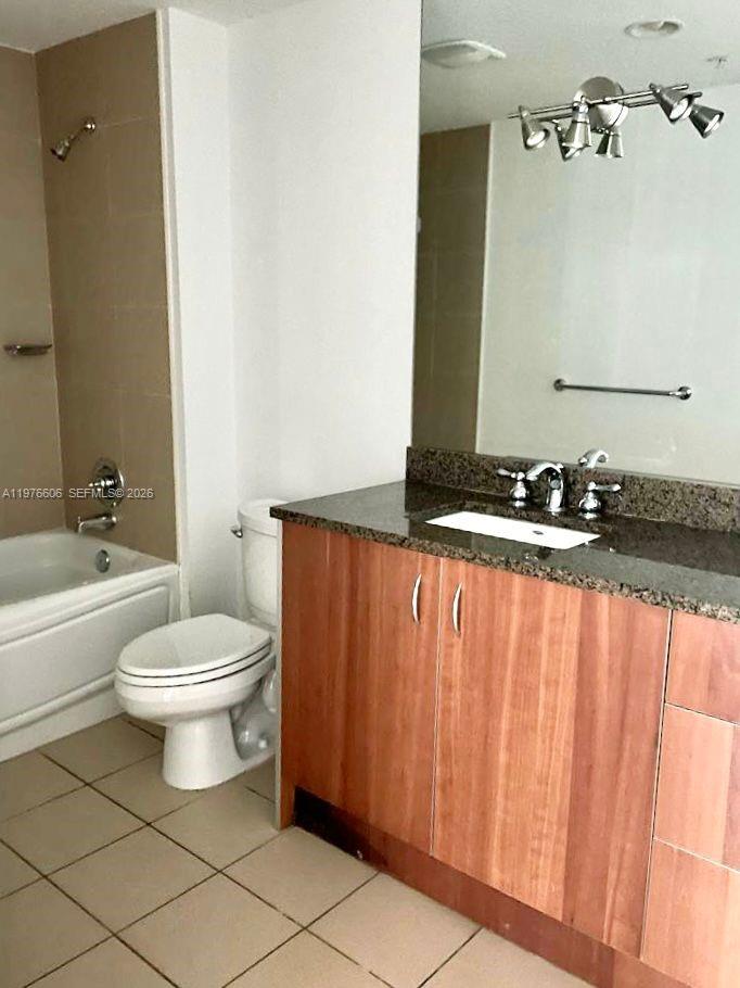 300 S Biscayne Blvd #T-1404 Miami, FL 33131