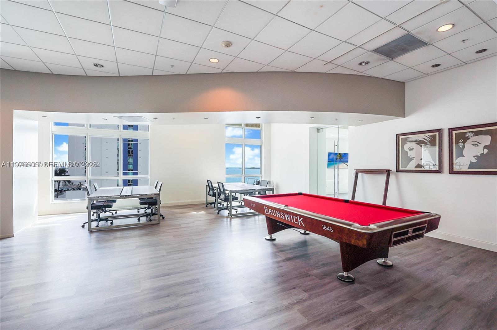 300 S Biscayne Blvd #T-1404 Miami, FL 33131