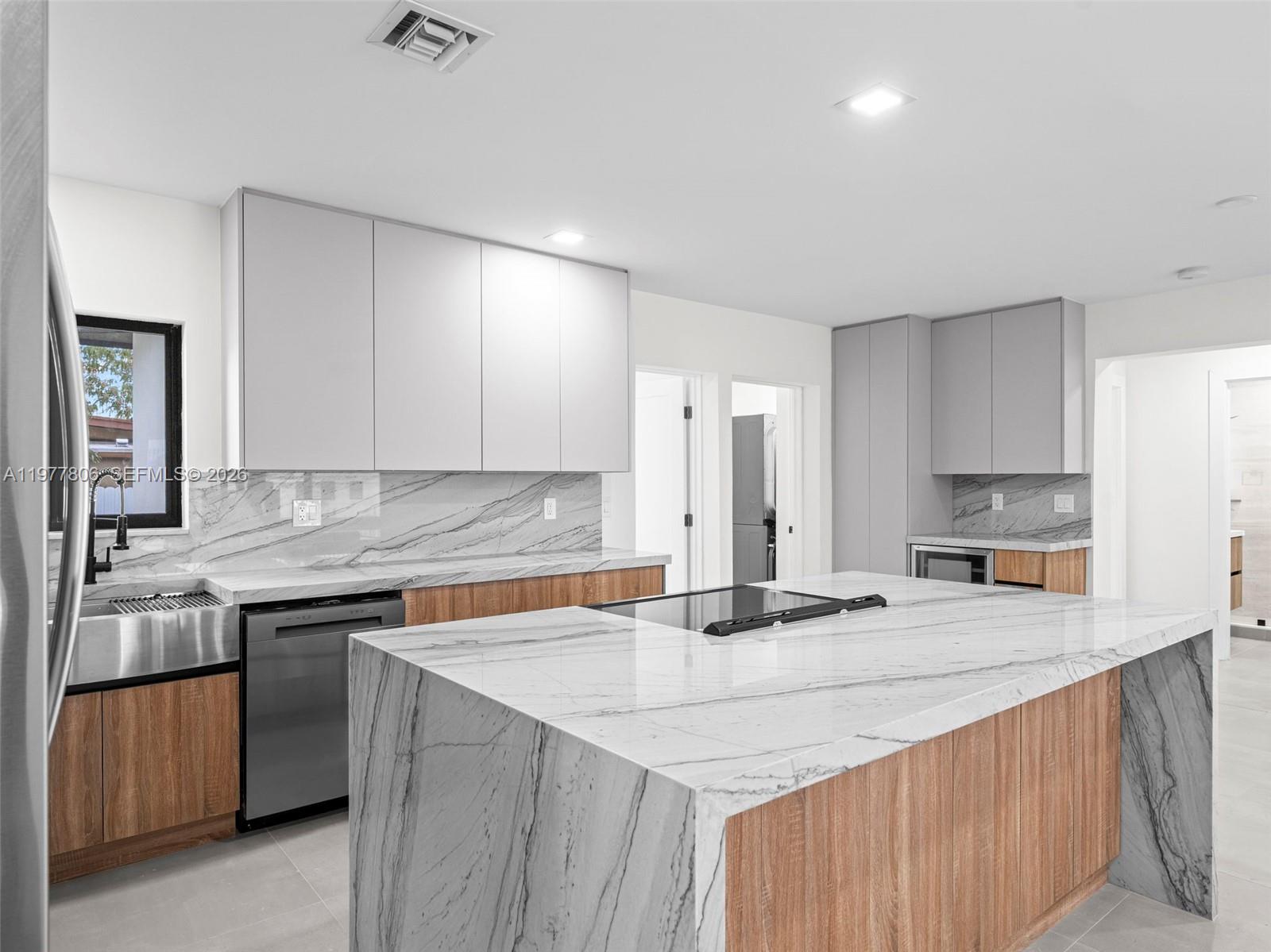 610 NE 164th Ter North Miami Beach, FL 33162