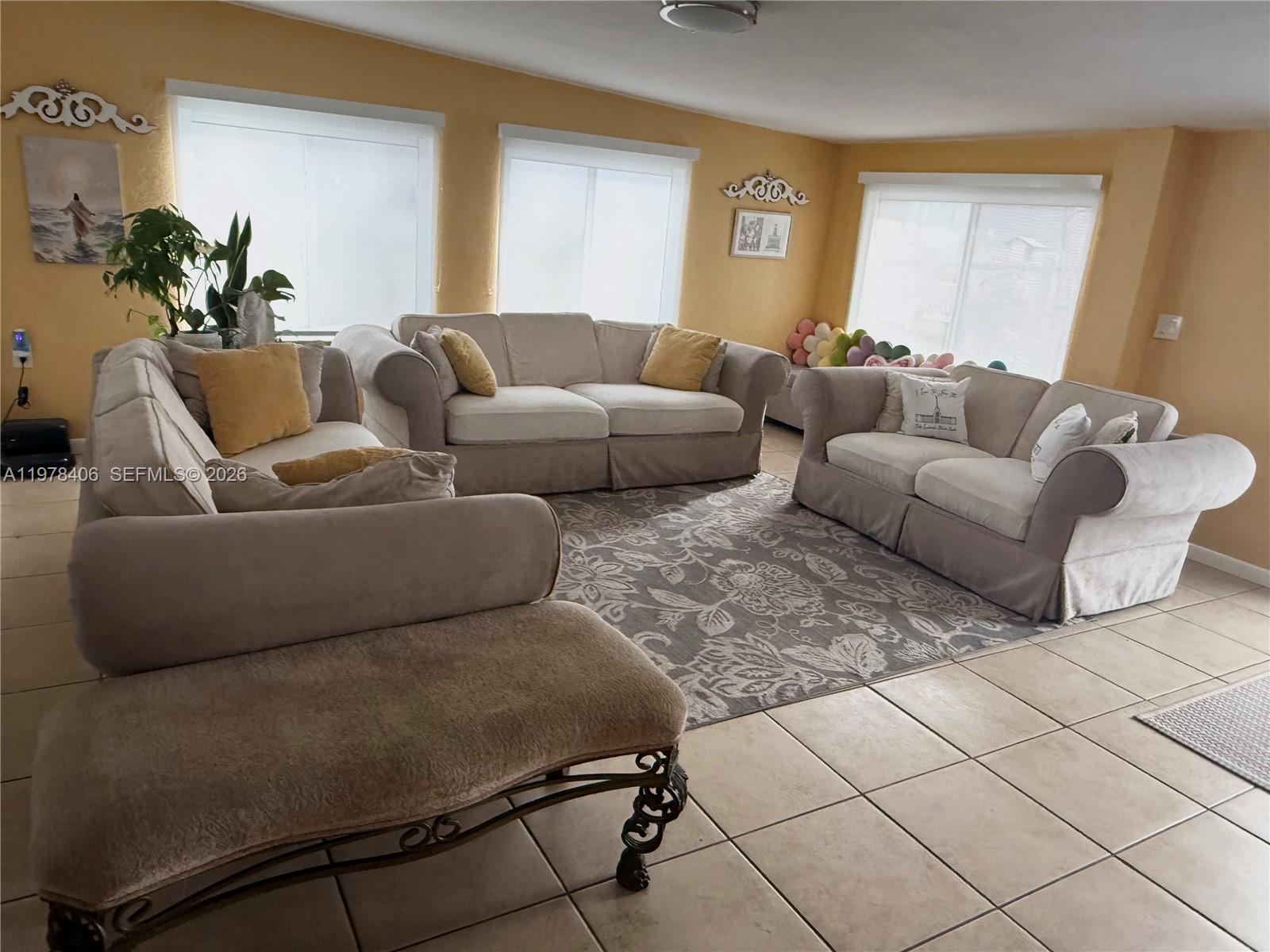 285 NW 60th Ave Miami, FL 33126