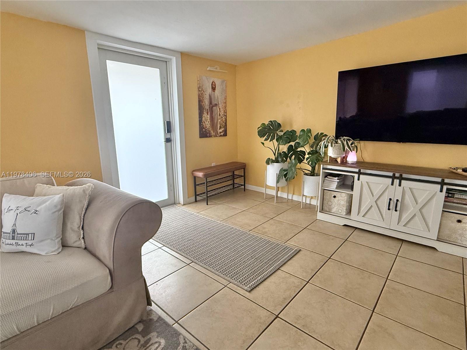 285 NW 60th Ave Miami, FL 33126