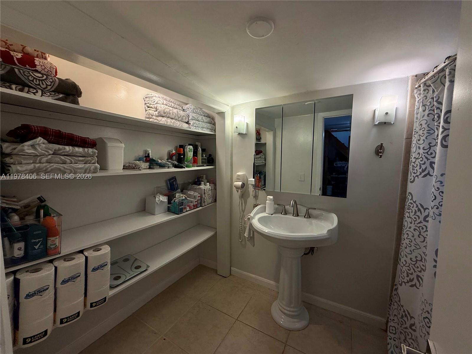 285 NW 60th Ave Miami, FL 33126