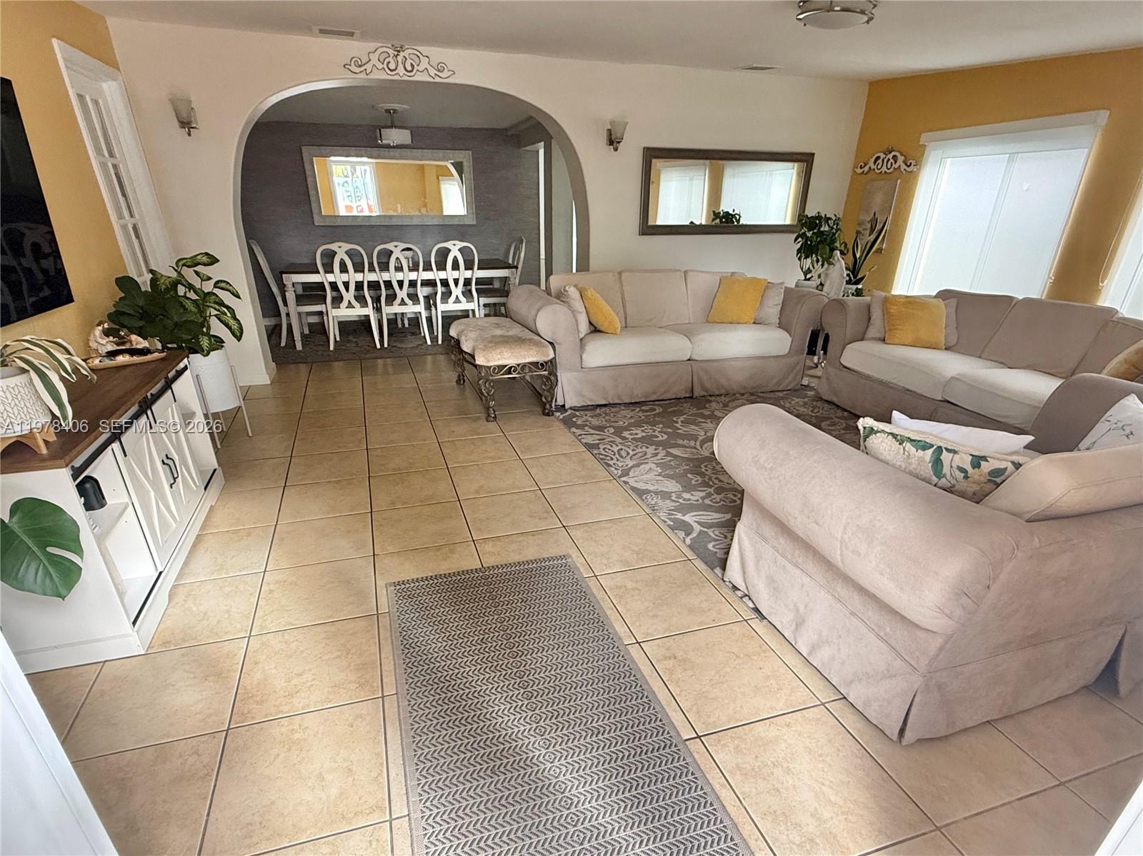 285 NW 60th Ave Miami, FL 33126