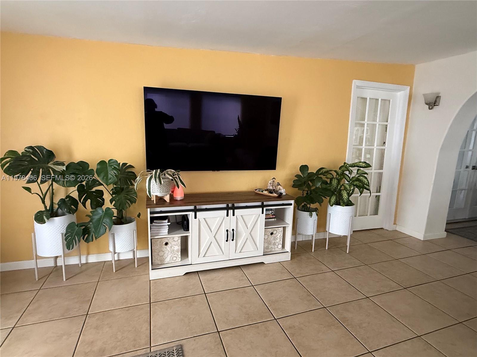 285 NW 60th Ave Miami, FL 33126