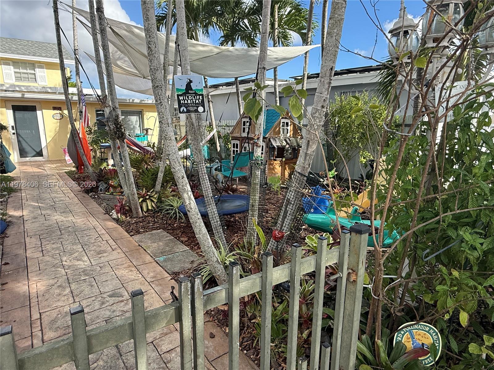 285 NW 60th Ave Miami, FL 33126