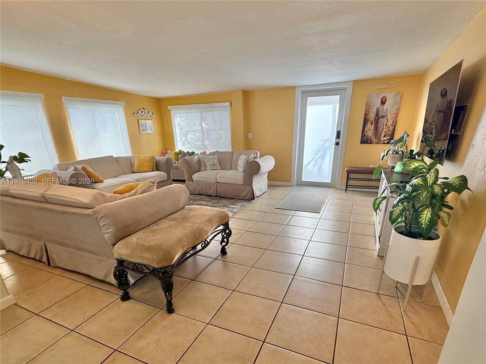 285 NW 60th Ave Miami, FL 33126