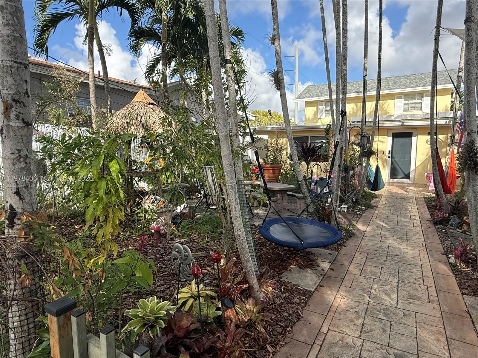 285 NW 60th Ave Miami, FL 33126