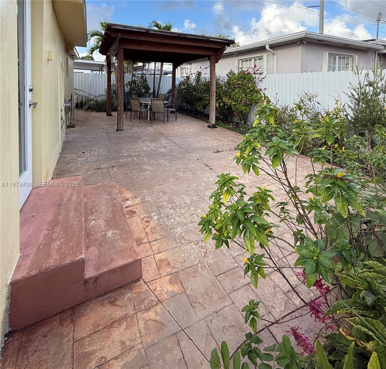 285 NW 60th Ave Miami, FL 33126