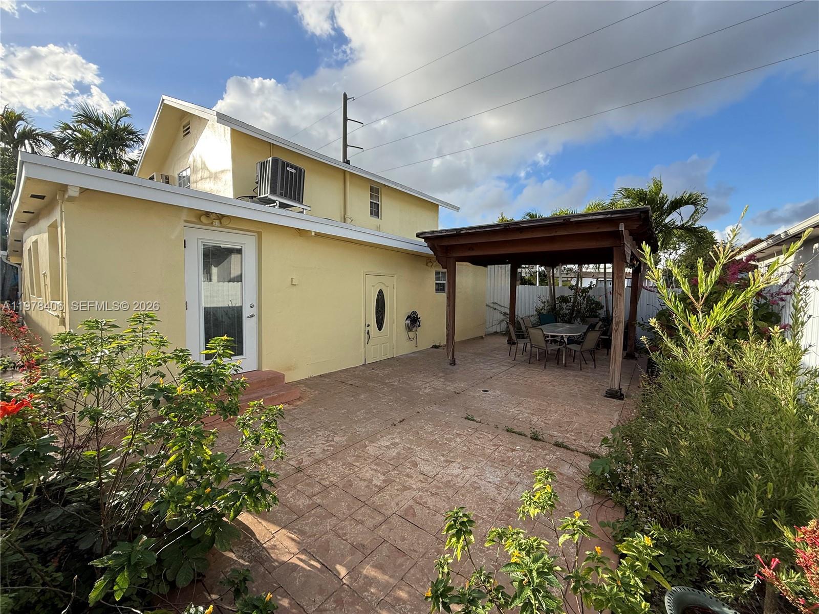 285 NW 60th Ave Miami, FL 33126