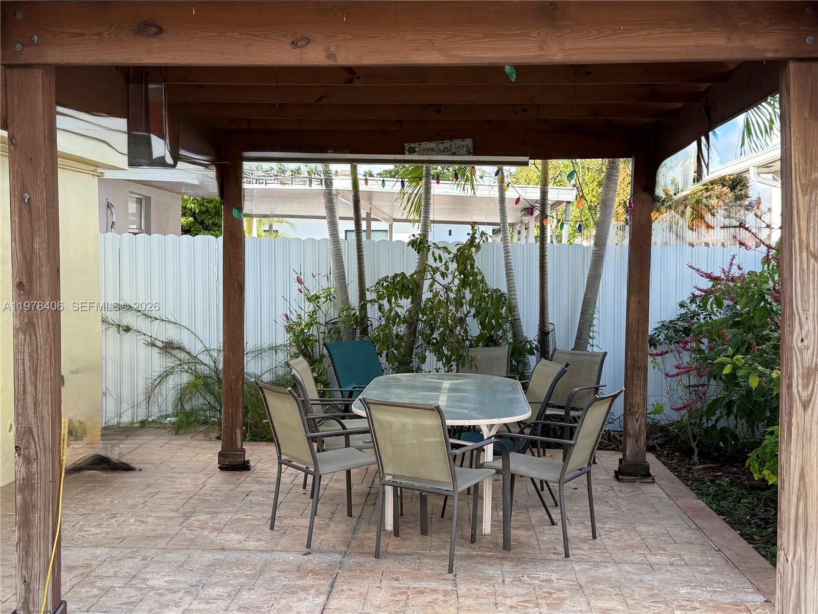 285 NW 60th Ave Miami, FL 33126