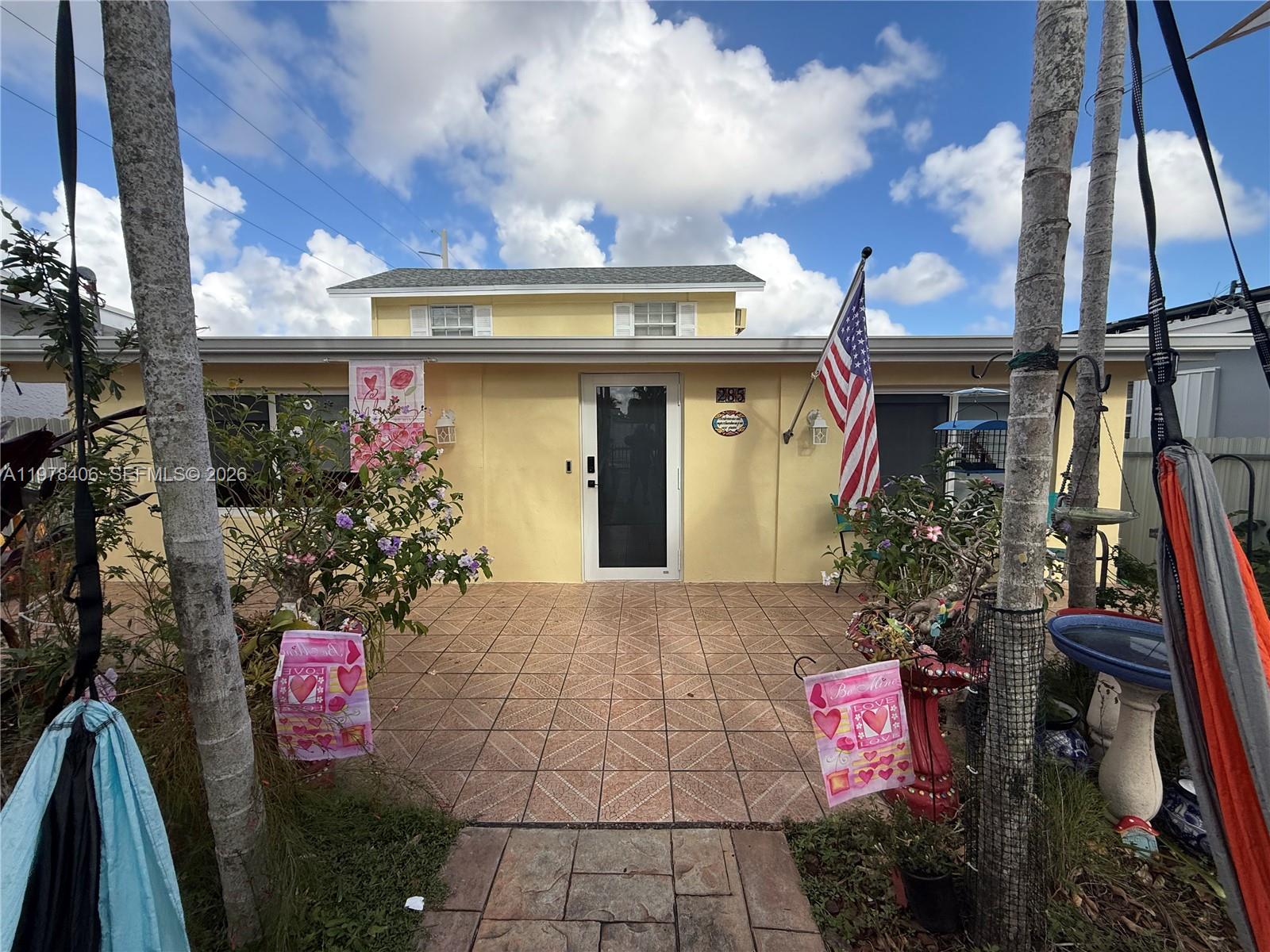 285 NW 60th Ave Miami, FL 33126