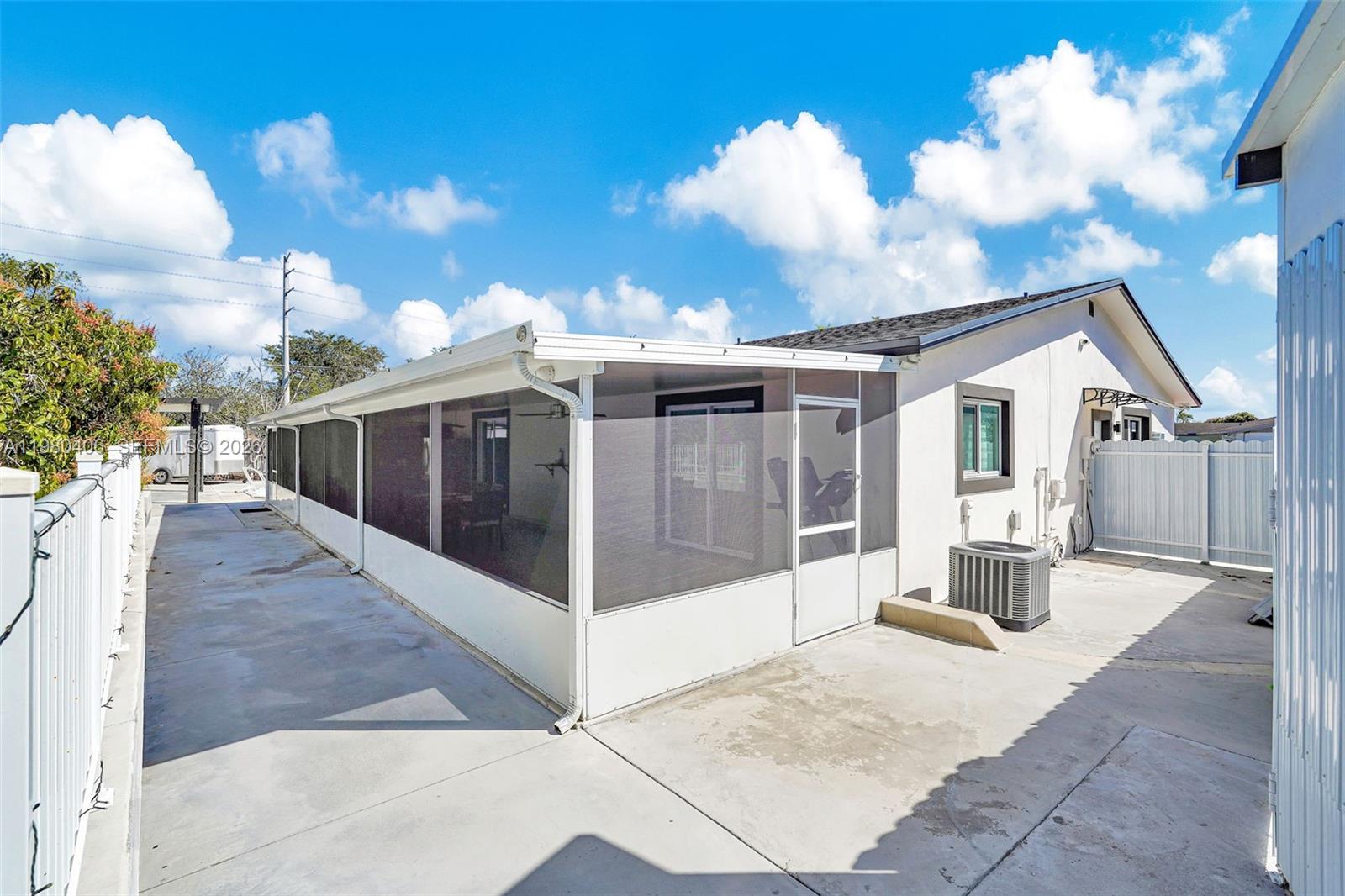 10715 SW 168th Ter Miami, FL 33157